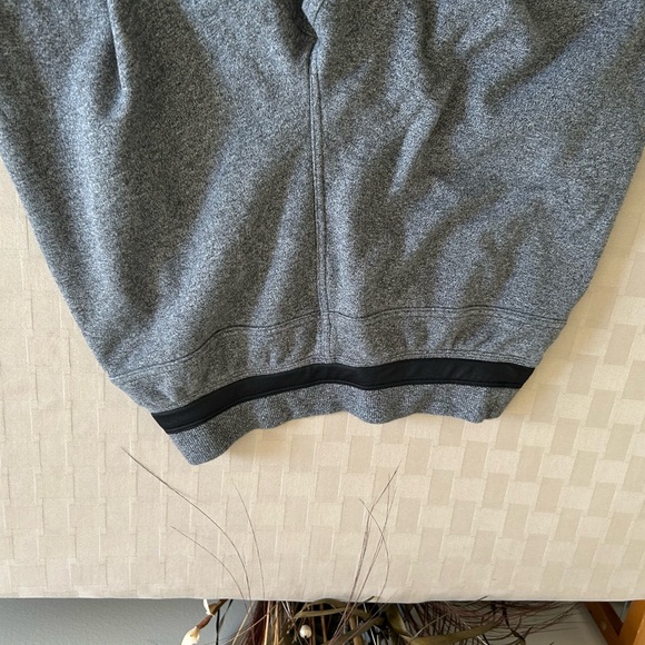 Lululemon Heathered Grey Fleece Interior Sweatpants - Picture 4 of 13